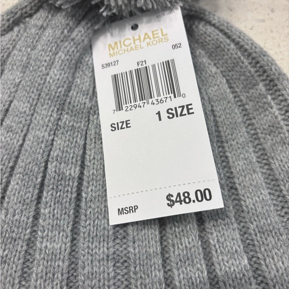 Michael Kors Gray Knit Pom Pom Beanie NWT - Picture 2 of 5